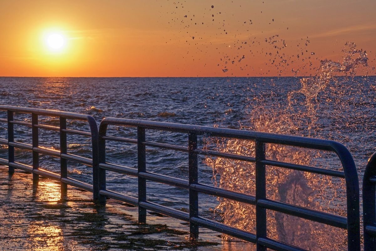 Bewonder de prachtige zonsondergangen vanaf afgelegen stranden