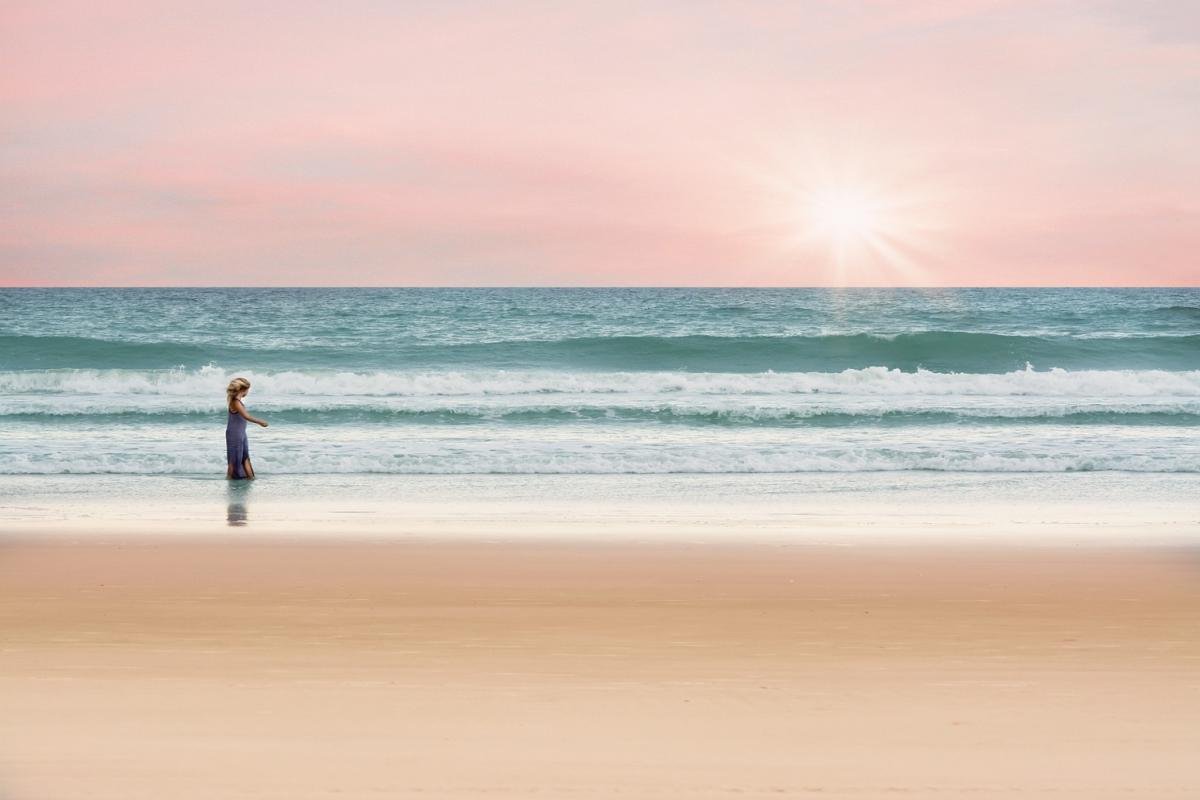 Geniet van een romantische wandeling op Lover's Beach